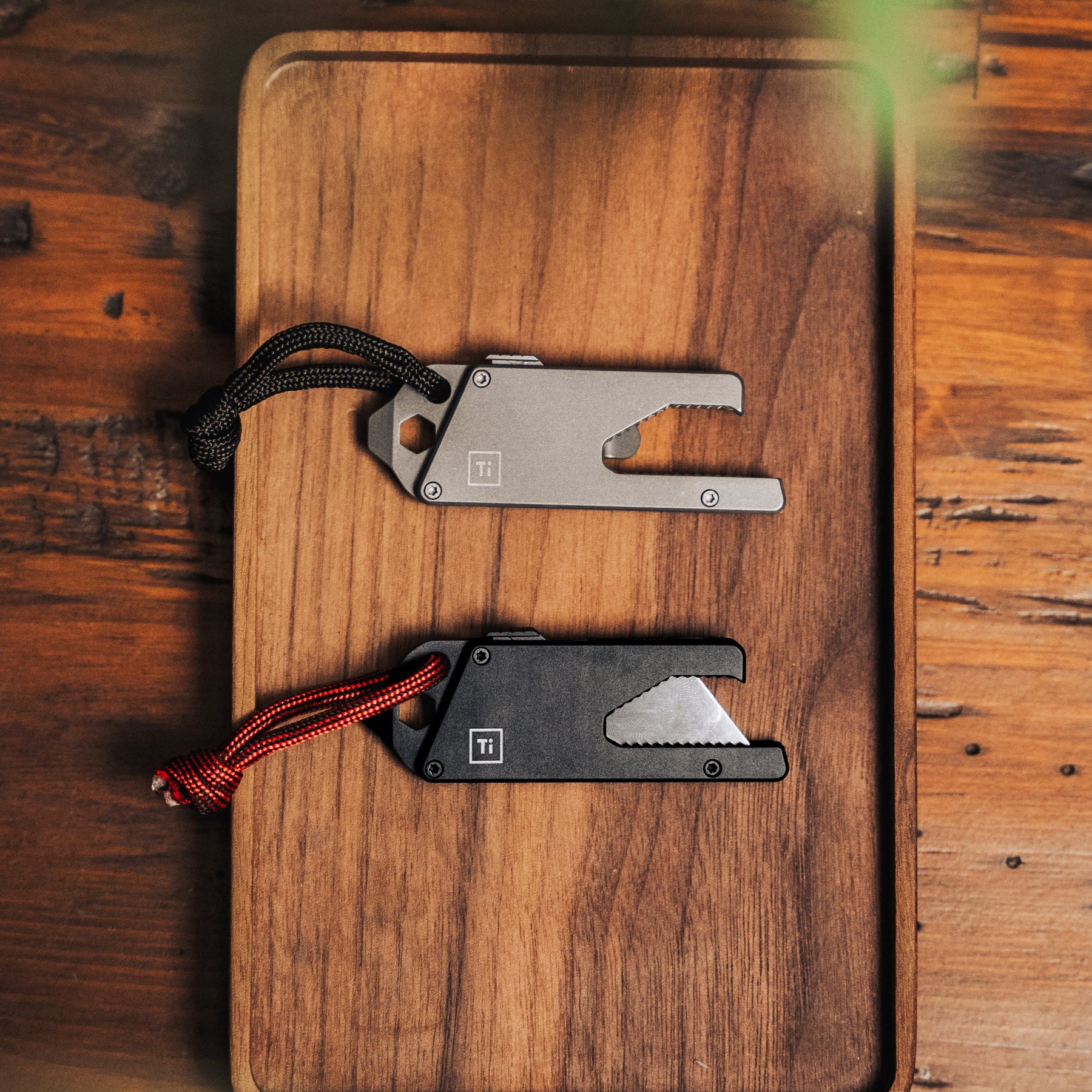 Big Idea Design TPT Slide - Titanium Pocket Tool EZ Swap Hartholz, Holz, Gebeiztes Holz, Schneidbrett, Essen