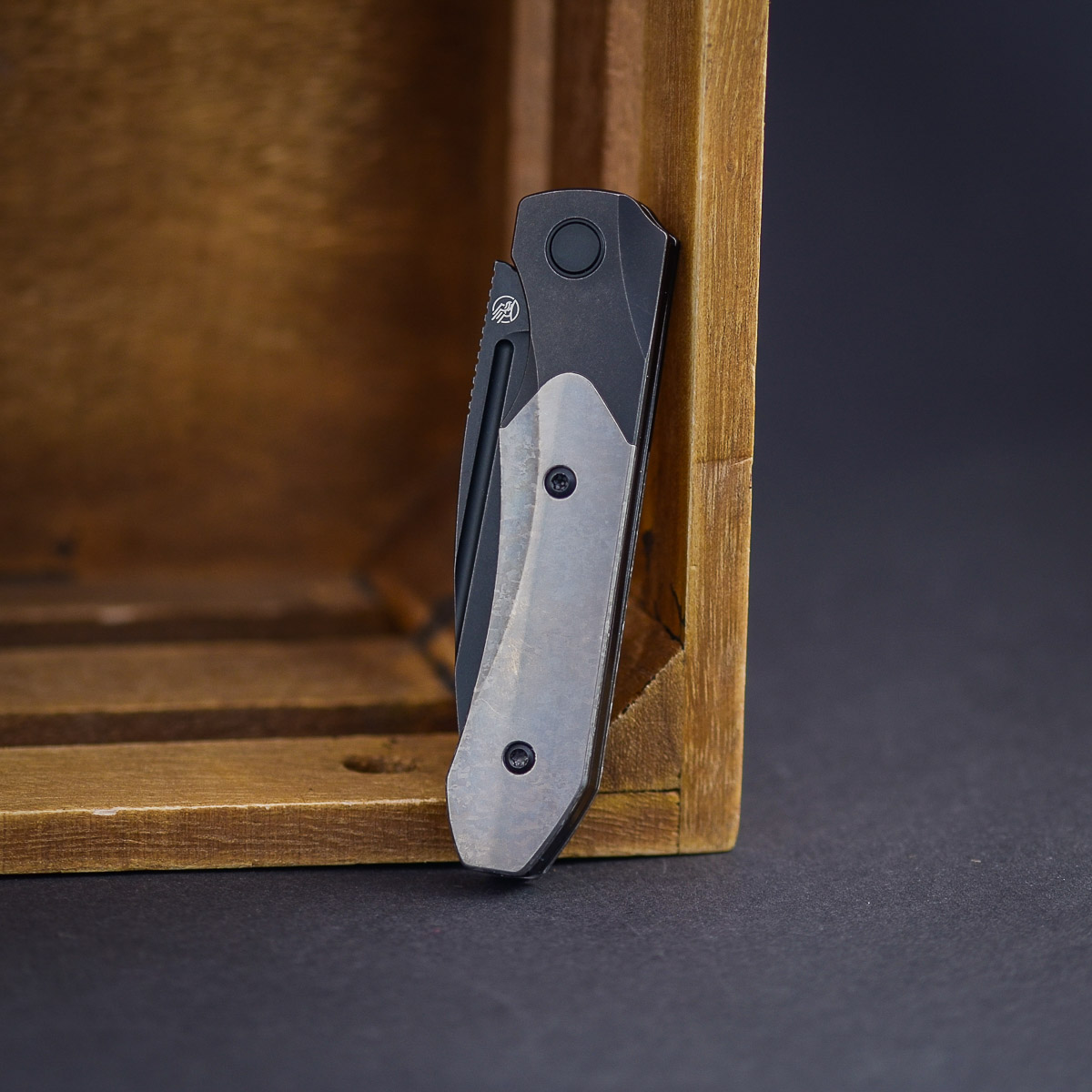 Griffin 1946 Slipjoint Grey Crystal Titanium – Bild 2