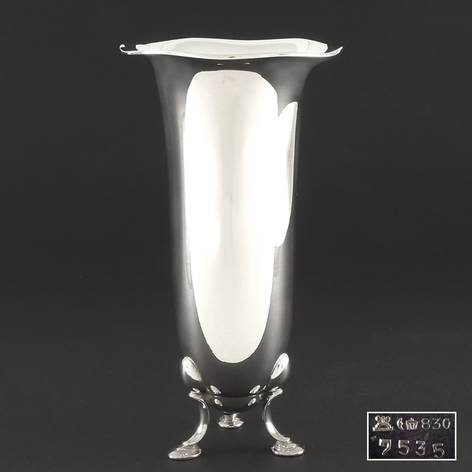 500179 Vase auf drei Füßen