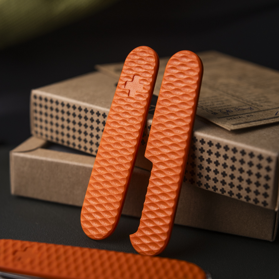 Daily Customs 91.2 Cross Cut G10 orange - Knife Lounge Exclusive  Daily Customs 91.2 Cross Cut G10 orange - Knife Lounge Exclusive