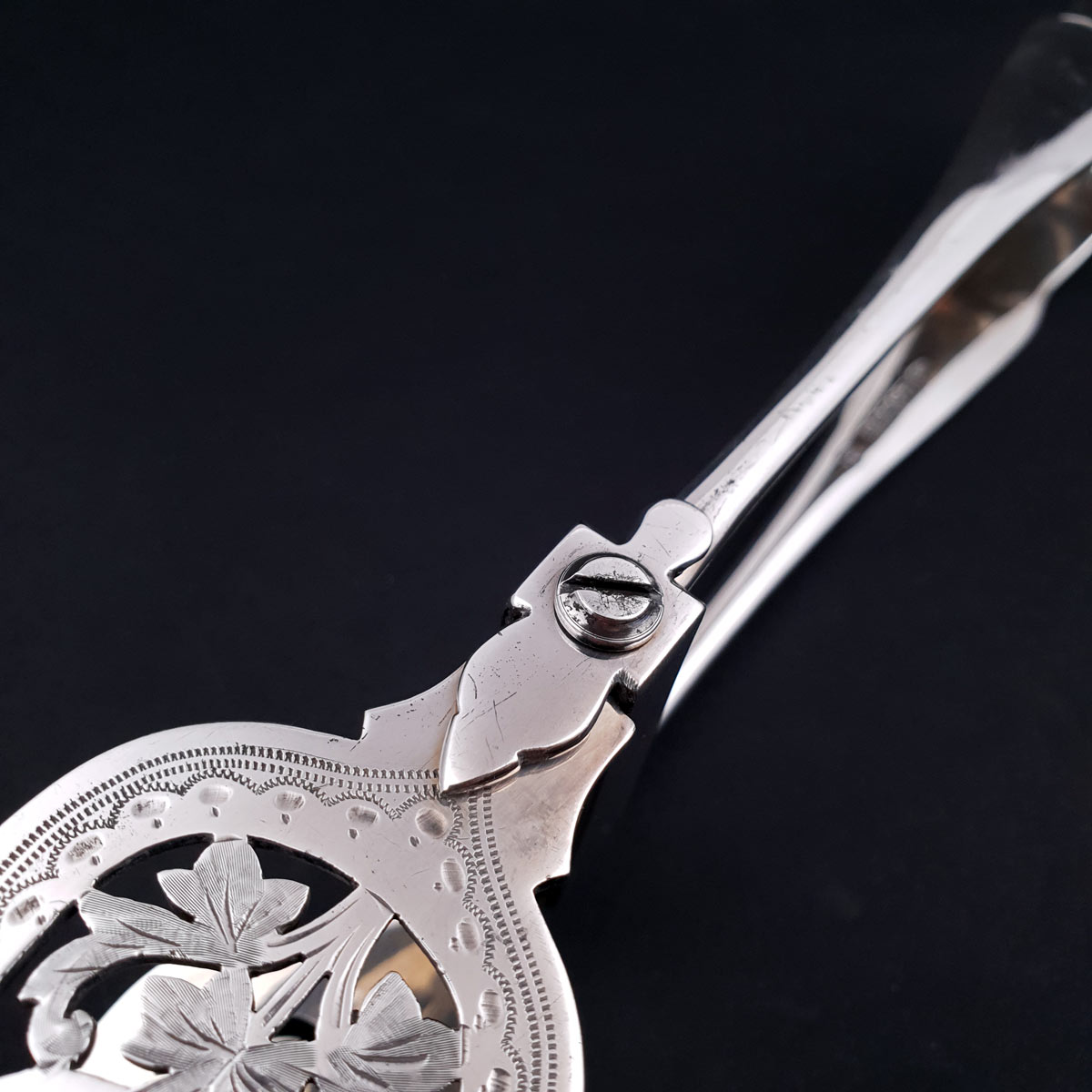 SpargelzangeDetail Spargelzange versilbert