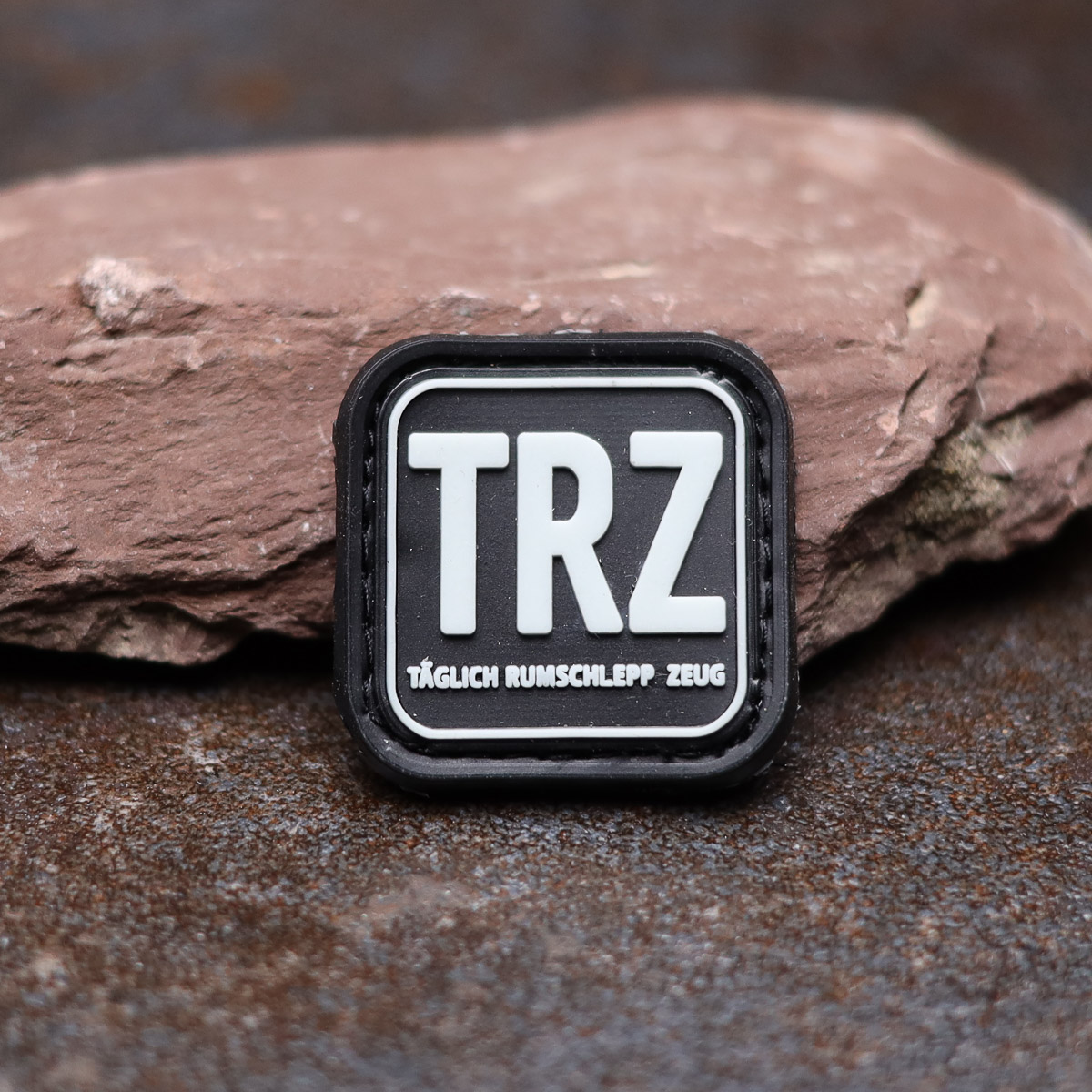 Mitchell's Herren Lounge Patch "TRZ" Symbol, Fels, Logo
