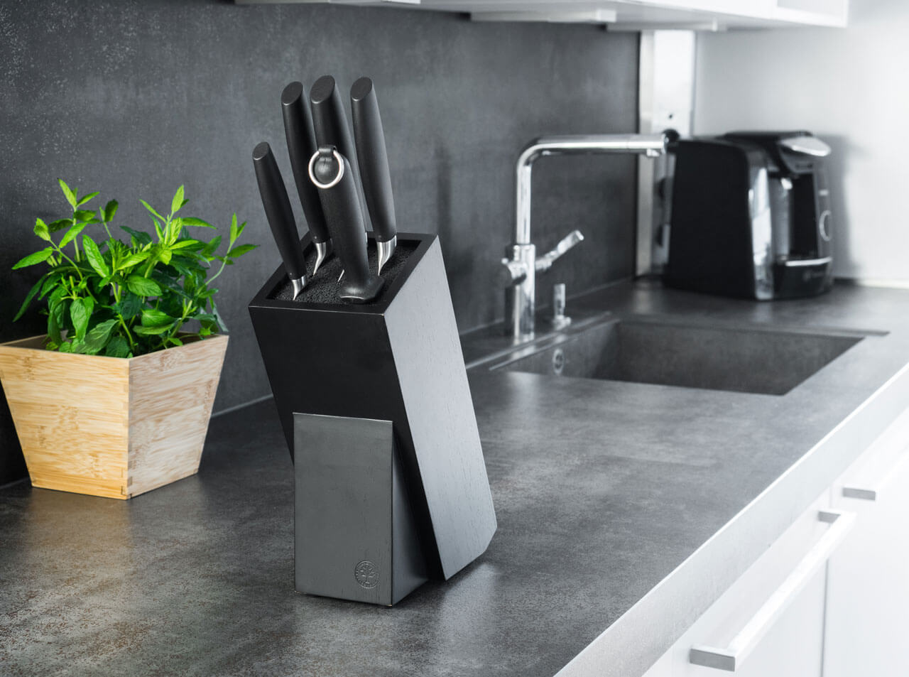 boeker-manufaktur-solingen-messerblock-gusto-wood-black-03bo084_2