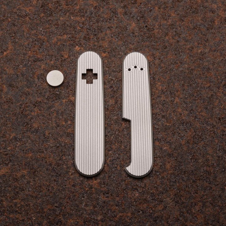 DailyCustoms91-3PinstripesTitan Daily Customs 91.3 Pinstripes Titan