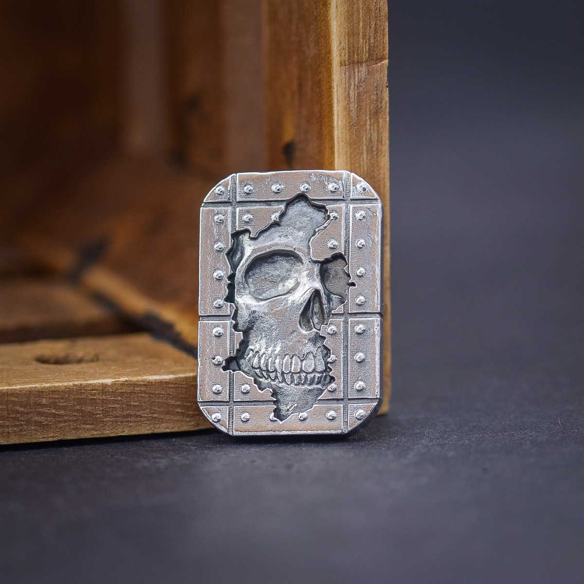 Memento Mori Worry Stone Holz