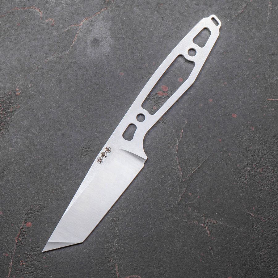 Daily Knives AK1 American Tanto N690 Klinge