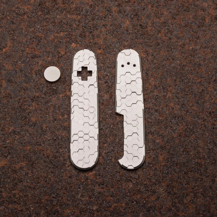 DailyCustoms91-3HoneycombTitan Daily Customs 91.3 Honeycomb 3D BS Ti