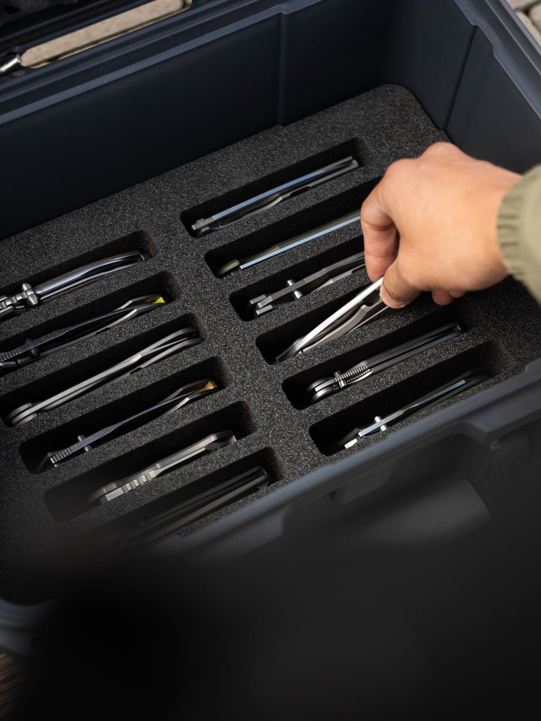 The Knife Lounge Case Anthracite – geöffnete Box mit Inneneinteilung