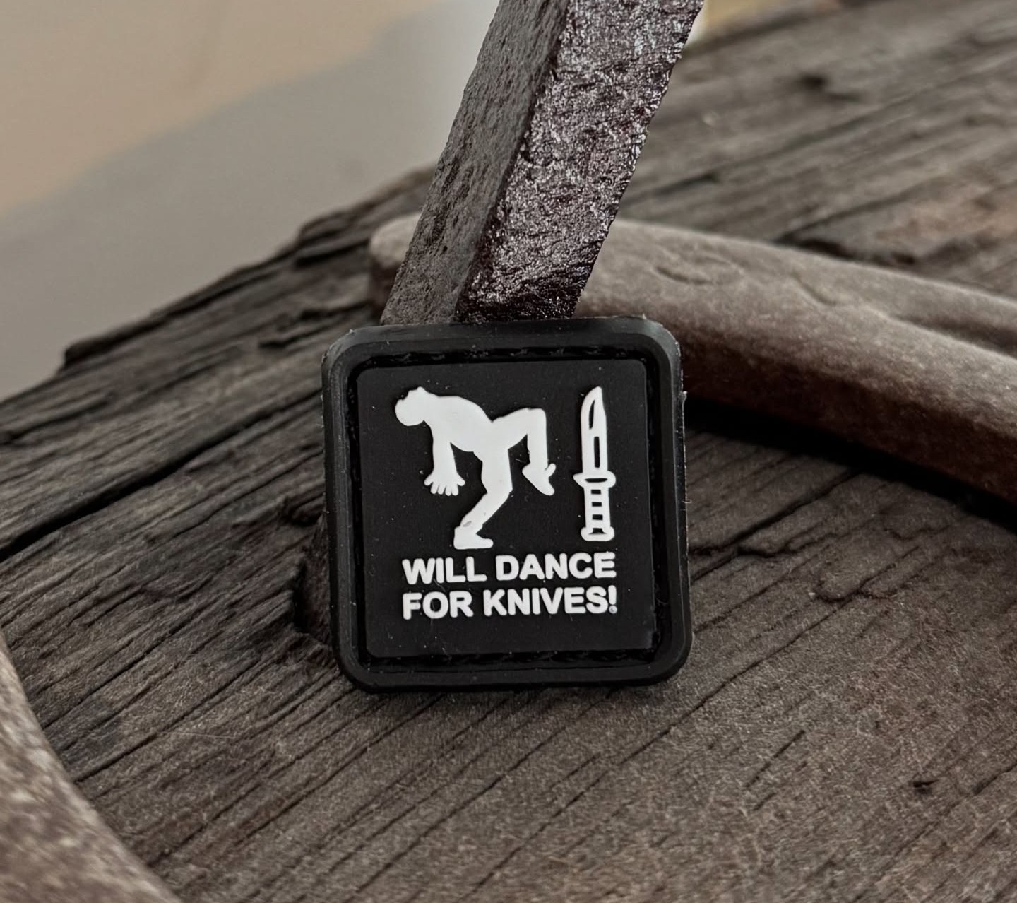 Ruhrpott Outdoor Patch "Will dance for Knives" Zubehor, Logo, Symbol