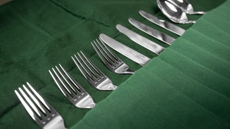 Silber aufbewahren und pflegen – Besteckwickeltaschen und Pflegeprodukte